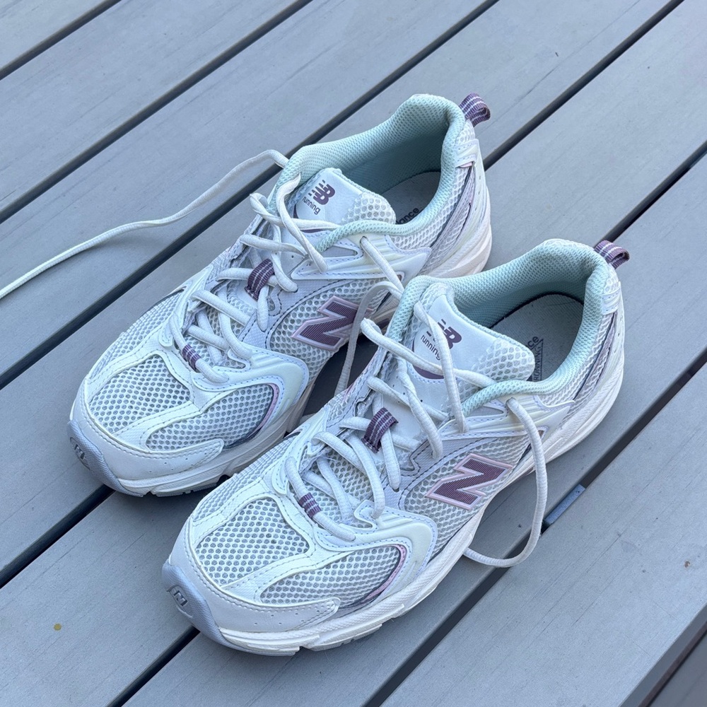 New Balance Women's White and Lavender Sneakers